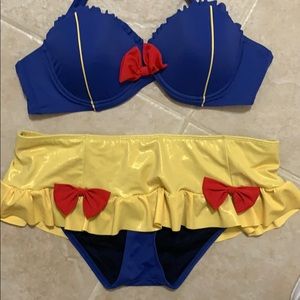 Authentic Disney 2 pieces Snow White  swimsuit